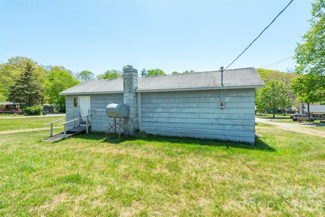 28 Brooks Cove Road, Black Mountain, NC 28711
