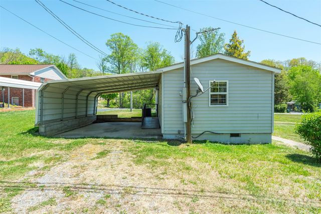 28 Brooks Cove Road, Black Mountain, NC 28711