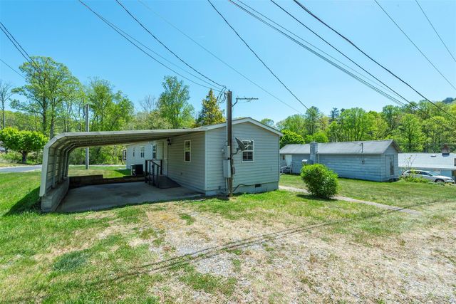 28 Brooks Cove Road, Black Mountain, NC 28711