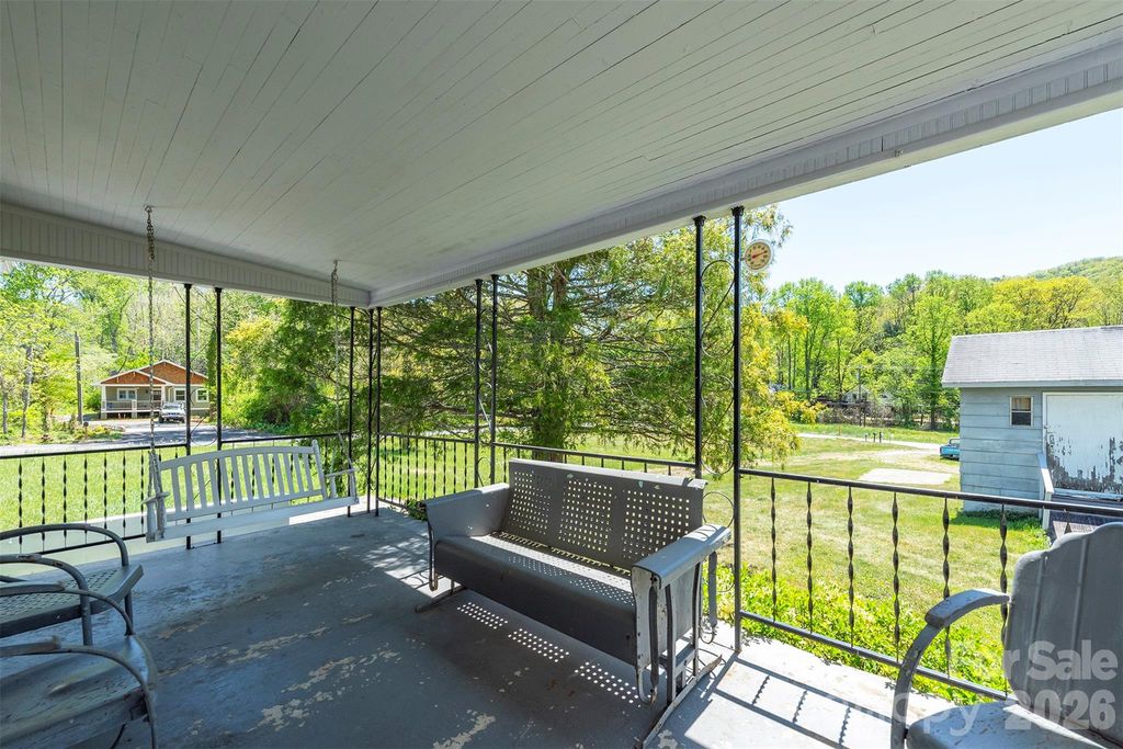 28 Brooks Cove Road, Black Mountain, NC 28711