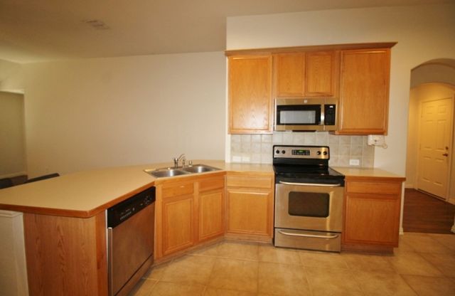 5316 Lake Gardens Drive, Grand Prairie, TX 75052