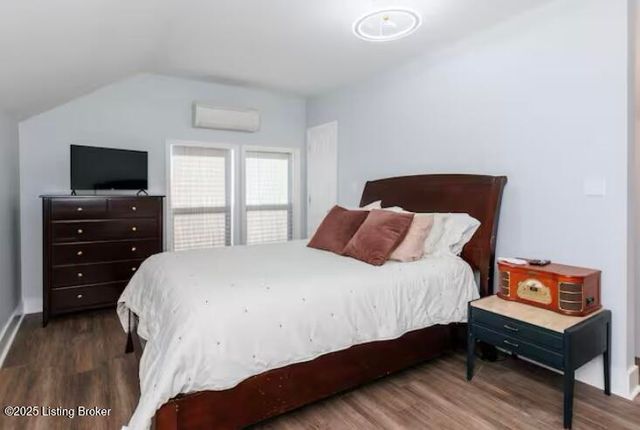 92 E Main St, Taylorsville, KY 40071