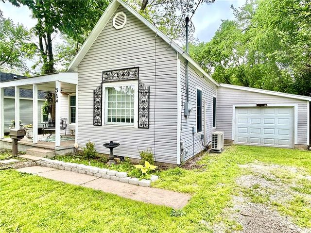 314 E Vernon Street N, Nevada, MO 64772