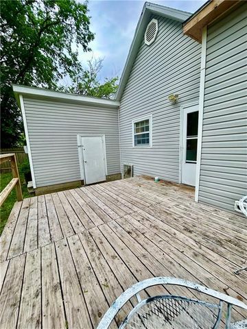 314 E Vernon Street N, Nevada, MO 64772