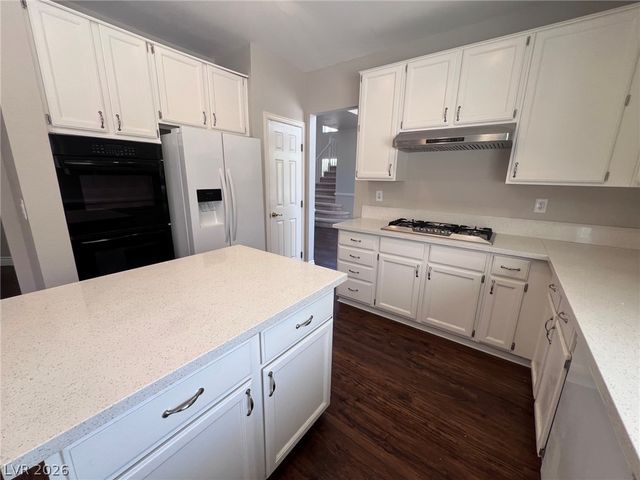 7617 Spruce Run Court, Las Vegas, NV 89128