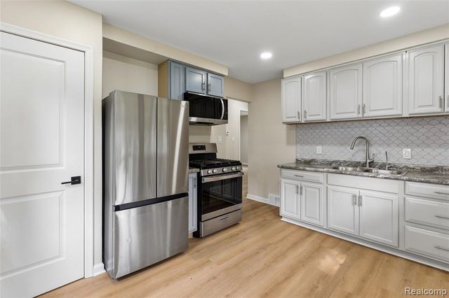 18232 Gaylord, Redford, MI 48240