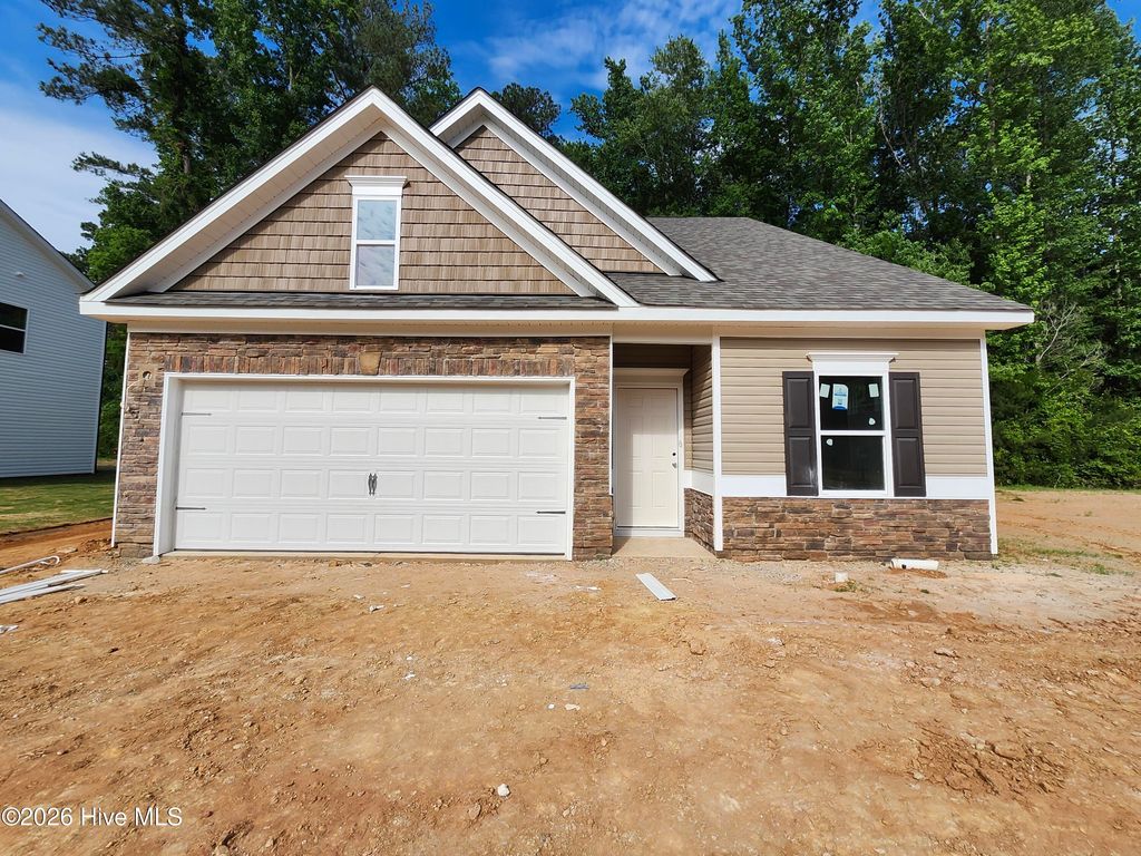 1673 Elk Run Drive, Fayetteville, NC 28312