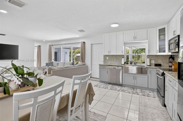 292 SW 52nd Ave, Plantation, FL 33317