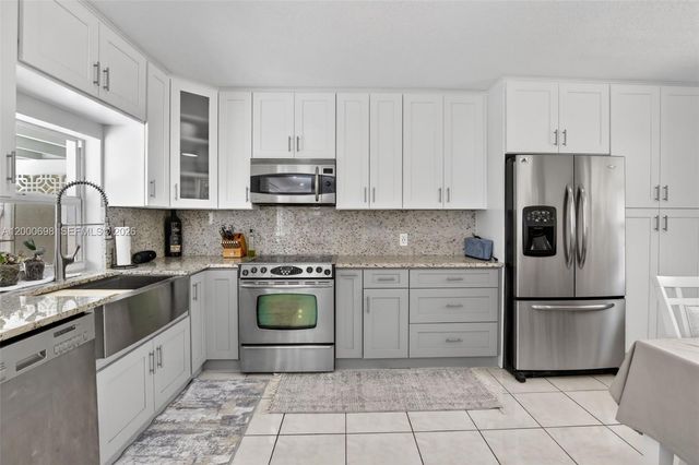 292 SW 52nd Ave, Plantation, FL 33317