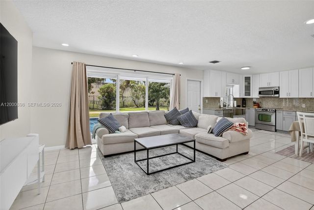 292 SW 52nd Ave, Plantation, FL 33317