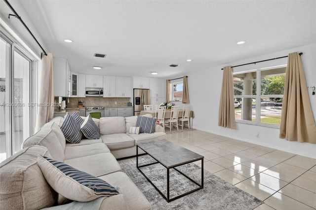 292 SW 52nd Ave, Plantation, FL 33317