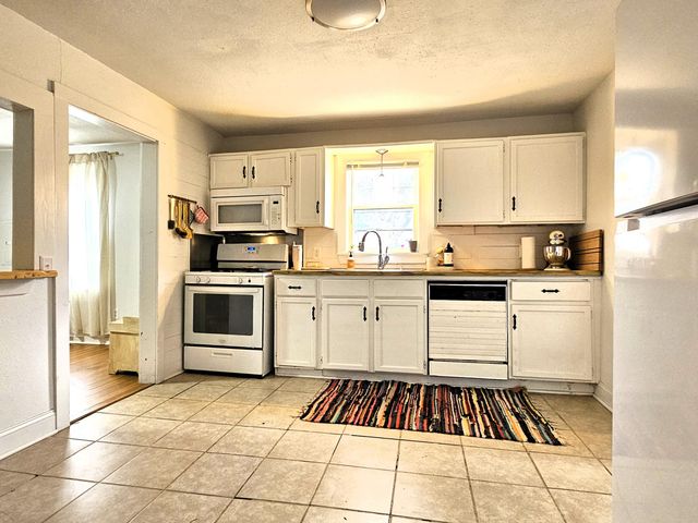 2200 W Phelps Street, Springfield, MO 65802