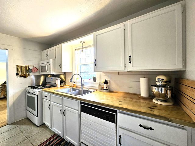 2200 W Phelps Street, Springfield, MO 65802