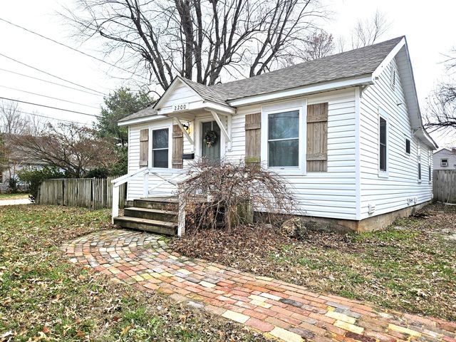 2200 W Phelps Street, Springfield, MO 65802