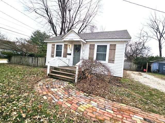 2200 W Phelps Street, Springfield, MO 65802