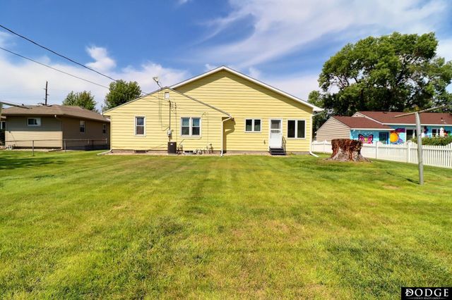 1917 E 9th Street, Fremont, NE 69025