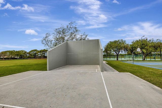 7571 Greenville Circle, Lake Worth, FL 33467