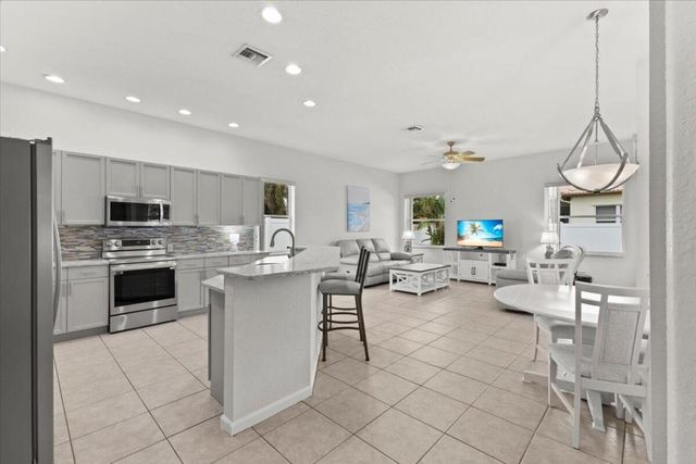 7571 Greenville Circle, Lake Worth, FL 33467