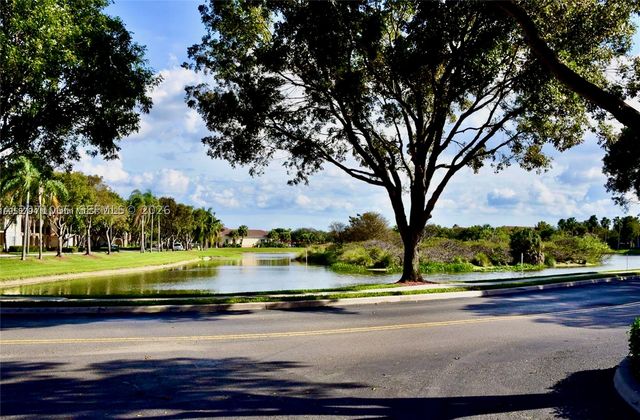 2474 Centergate Dr 103, Miramar, FL 33025
