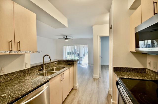 2474 Centergate Dr 103, Miramar, FL 33025