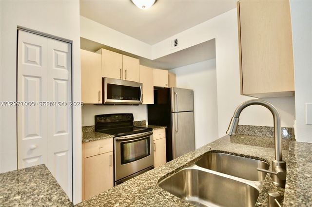 2474 Centergate Dr 103, Miramar, FL 33025