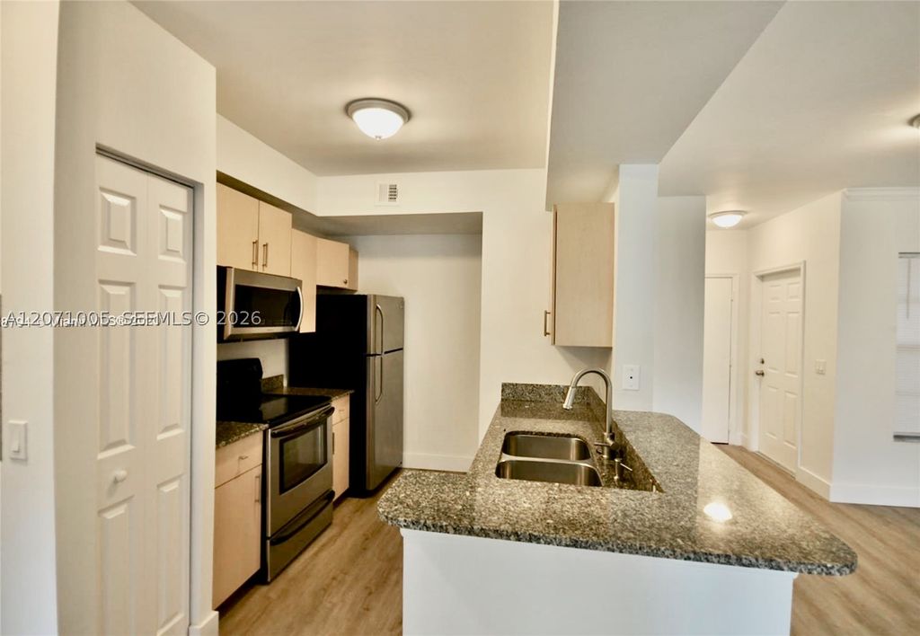 2474 Centergate Dr 103, Miramar, FL 33025