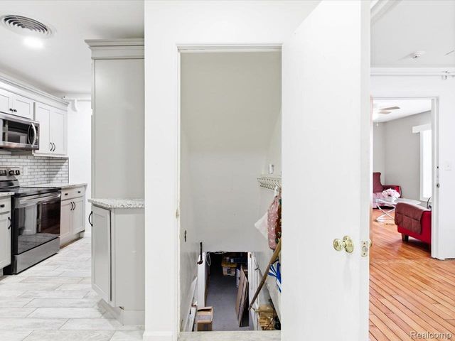 1218 Center Avenue, Port Huron, MI 48060