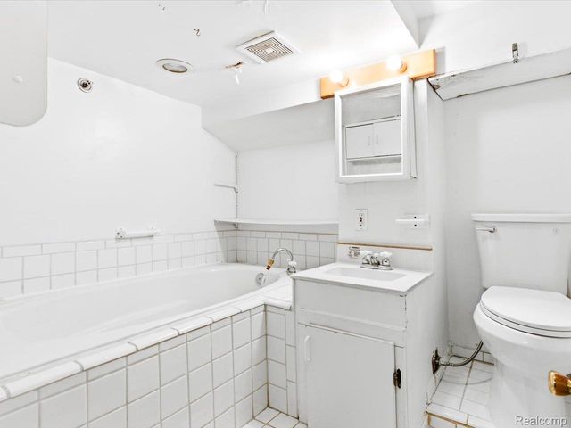 1218 Center Avenue, Port Huron, MI 48060