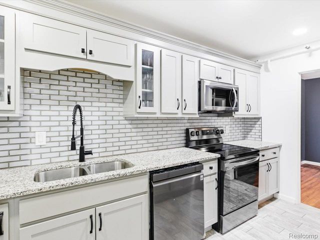 1218 Center Avenue, Port Huron, MI 48060