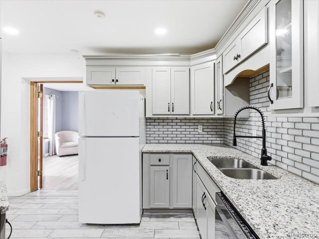 1218 Center Avenue, Port Huron, MI 48060