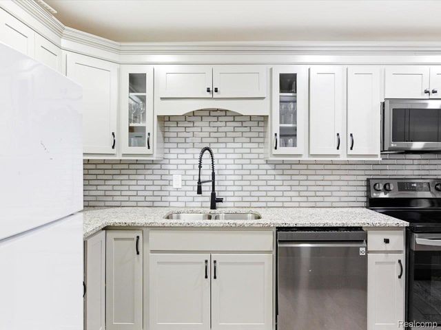 1218 Center Avenue, Port Huron, MI 48060