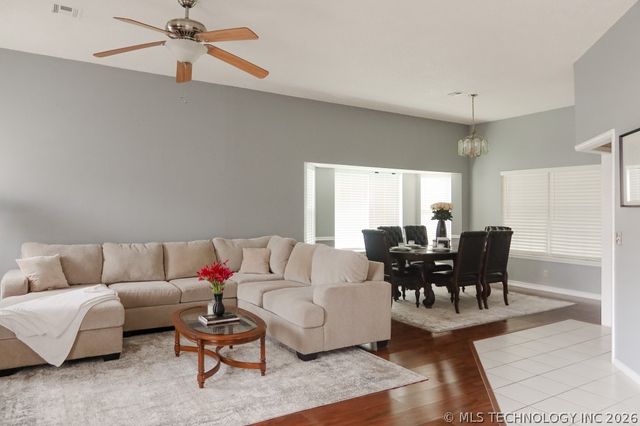 308 S Indianwood Avenue, Broken Arrow, OK 74012