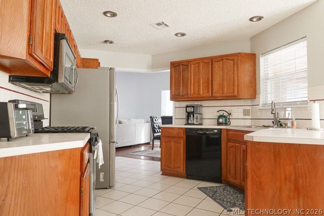 308 S Indianwood Avenue, Broken Arrow, OK 74012