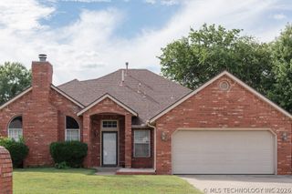 308 S Indianwood Avenue, Broken Arrow, OK 74012