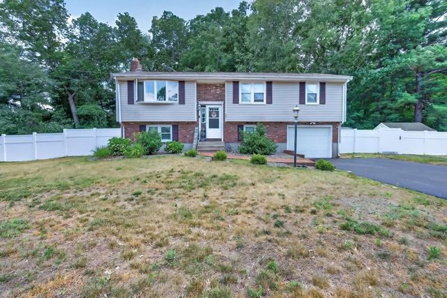 27 Mary Kennedy Dr, North Attleboro, MA 02760