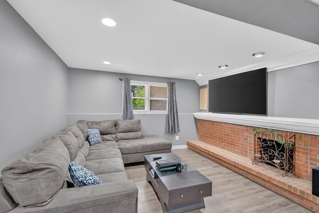 27 Mary Kennedy Dr, North Attleboro, MA 02760