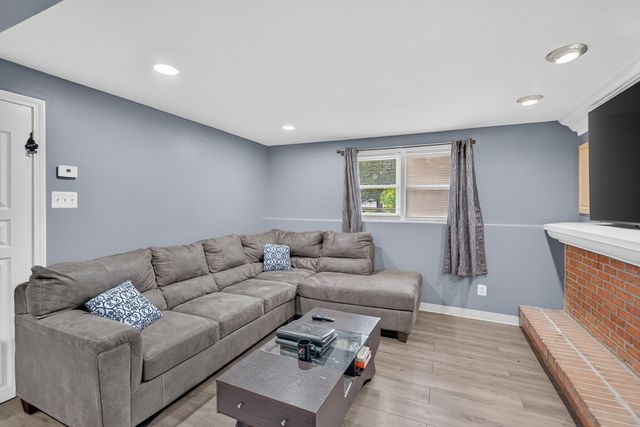 27 Mary Kennedy Dr, North Attleboro, MA 02760