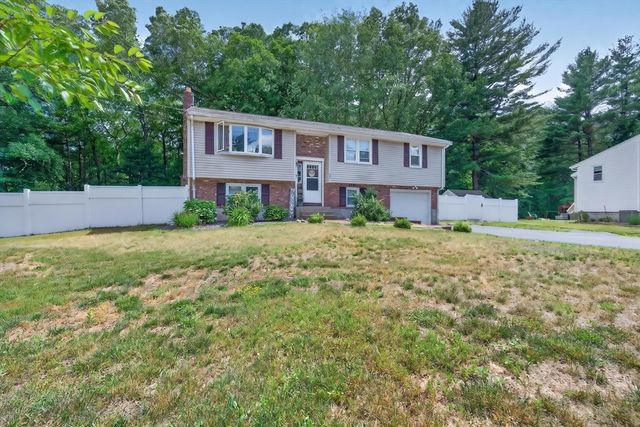 27 Mary Kennedy Dr, North Attleboro, MA 02760