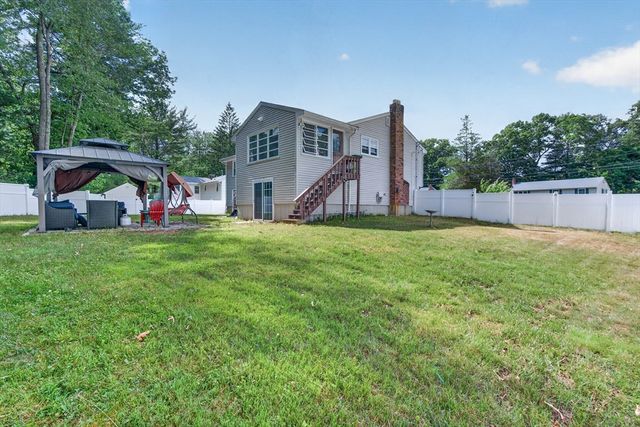 27 Mary Kennedy Dr, North Attleboro, MA 02760