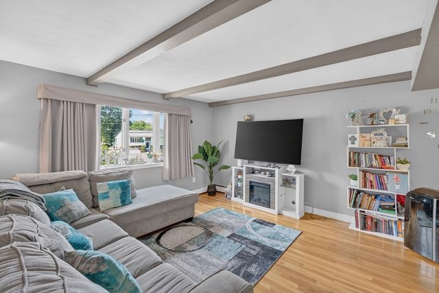 27 Mary Kennedy Dr, North Attleboro, MA 02760