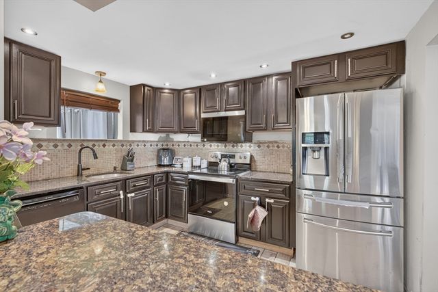 27 Mary Kennedy Dr, North Attleboro, MA 02760
