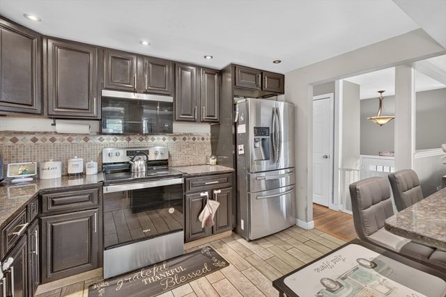 27 Mary Kennedy Dr, North Attleboro, MA 02760