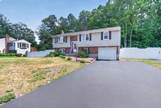 27 Mary Kennedy Dr, North Attleboro, MA 02760