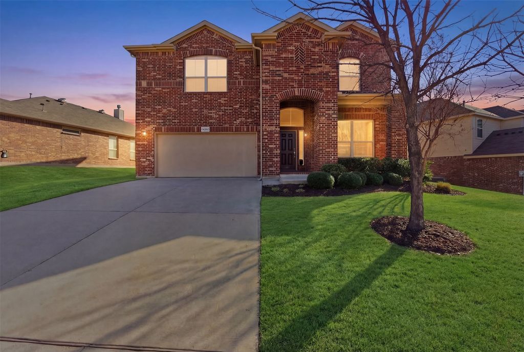 2745 Albatross Lane, Fort Worth, TX 76177