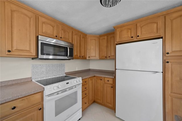 18 Pond Court C, North Providence, RI 02904
