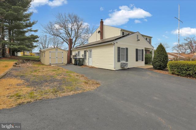 324 BOW LN, Gilbertsville, PA 19525
