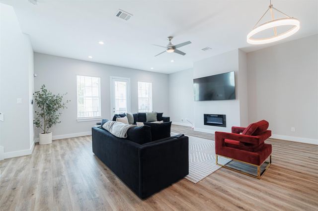 7814 De Priest Street, Houston, TX 77088