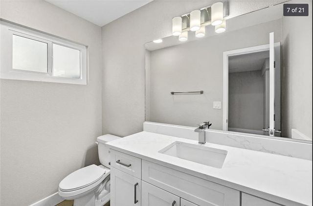 1024 Mission D, Costa Mesa, CA 92626