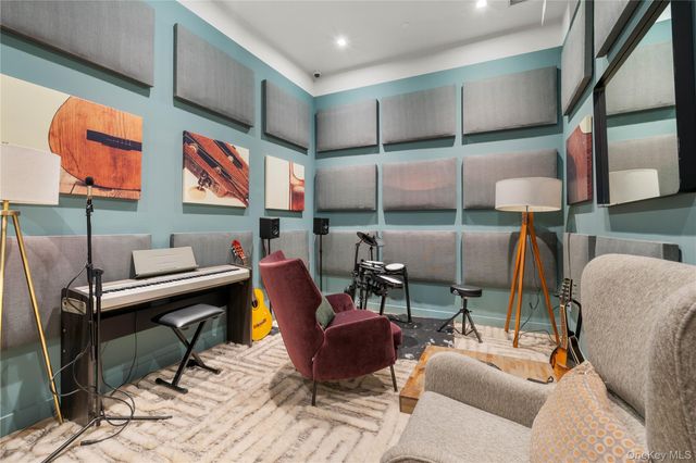 21-21 31st Street 2L, Astoria, NY 11105