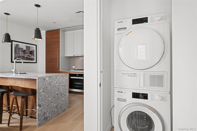 21-21 31st Street 2L, Astoria, NY 11105